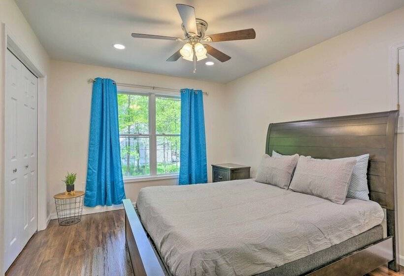 Poconos Family Getaway W/ Hot Tub & 2 Game Rooms!