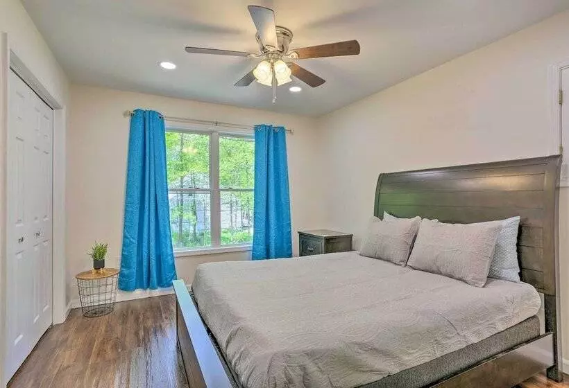 Poconos Family Getaway W/ Hot Tub & 2 Game Rooms!