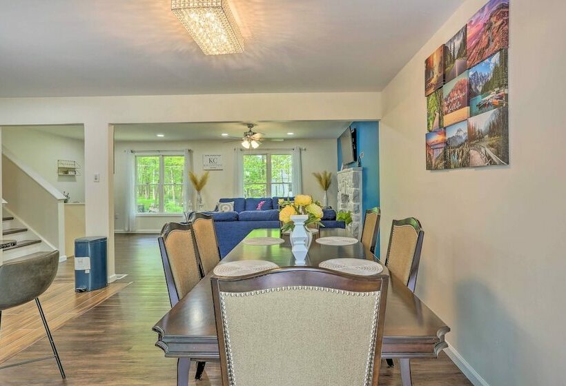 Poconos Family Getaway W/ Hot Tub & 2 Game Rooms!