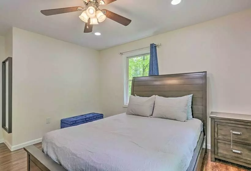 Poconos Family Getaway W/ Hot Tub & 2 Game Rooms!