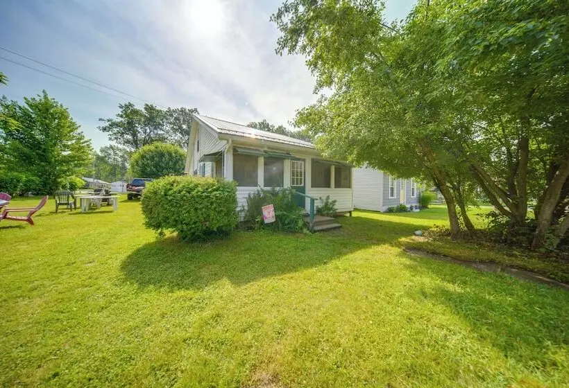 Charming Cottage W/ Yard < 1 Mi To Lake Erie!