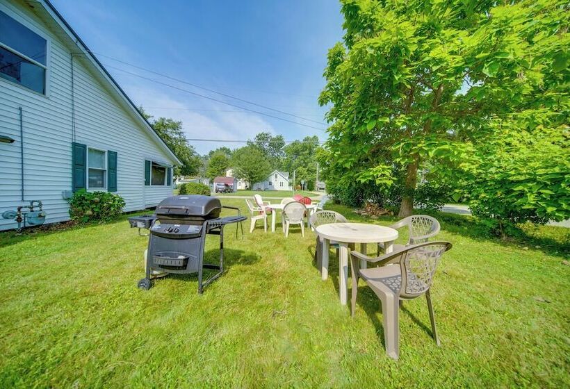 Charming Cottage W/ Yard < 1 Mi To Lake Erie!