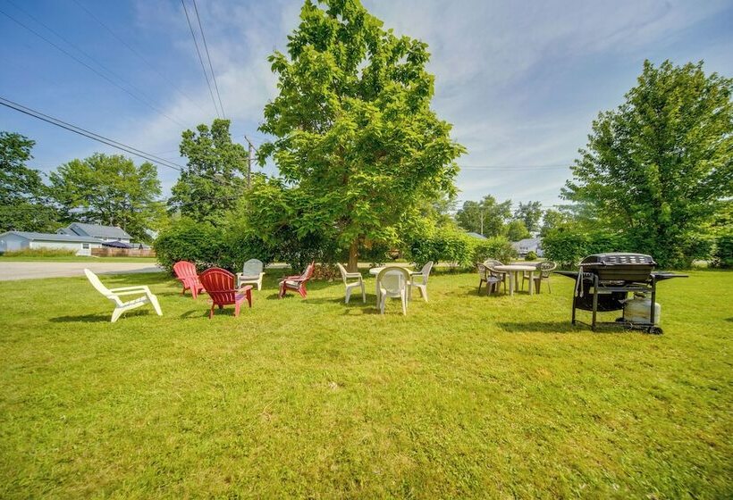 Charming Cottage W/ Yard < 1 Mi To Lake Erie!