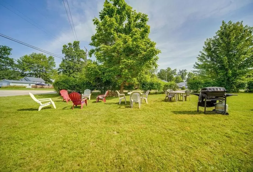 Charming Cottage W/ Yard < 1 Mi To Lake Erie!