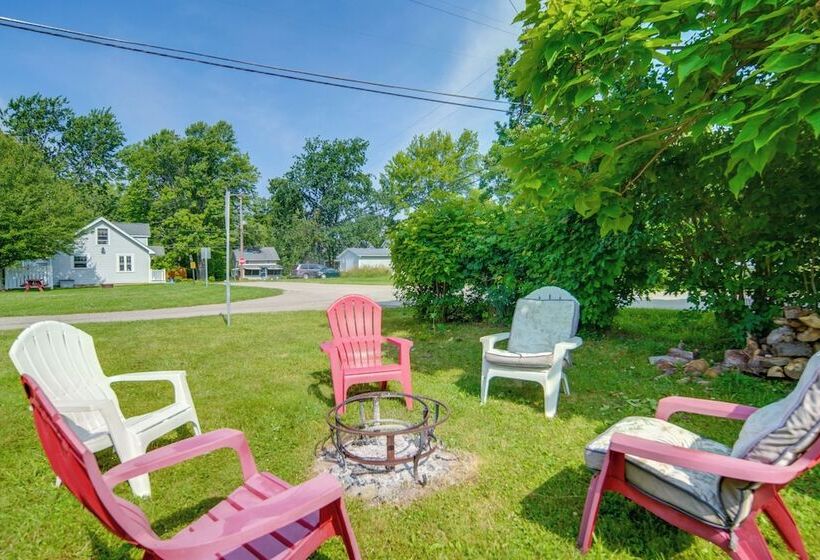 Charming Cottage W/ Yard < 1 Mi To Lake Erie!