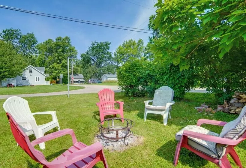 Charming Cottage W/ Yard < 1 Mi To Lake Erie!