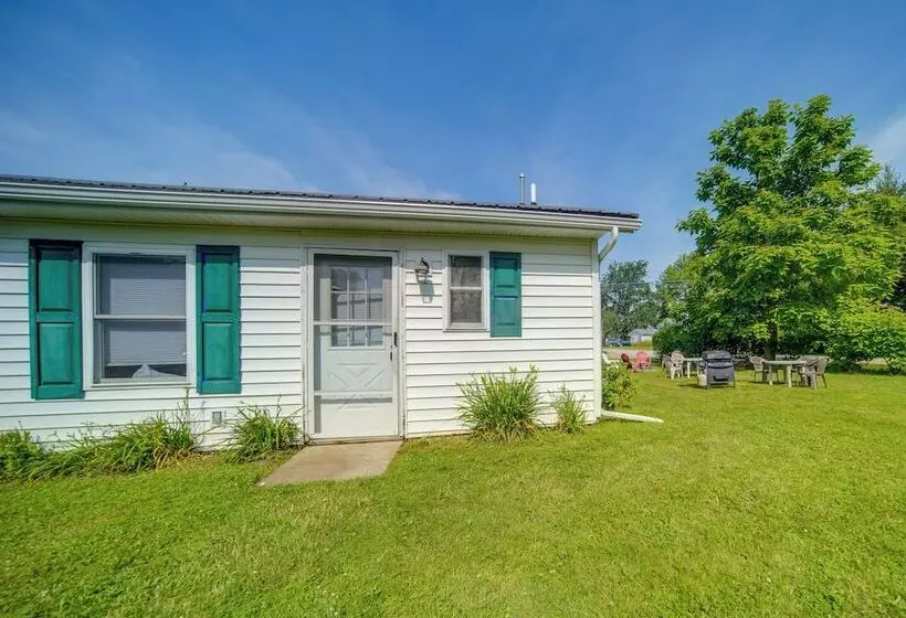 Charming Cottage W/ Yard < 1 Mi To Lake Erie!