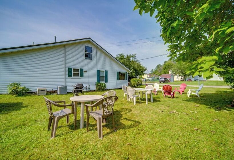 Charming Cottage W/ Yard < 1 Mi To Lake Erie!