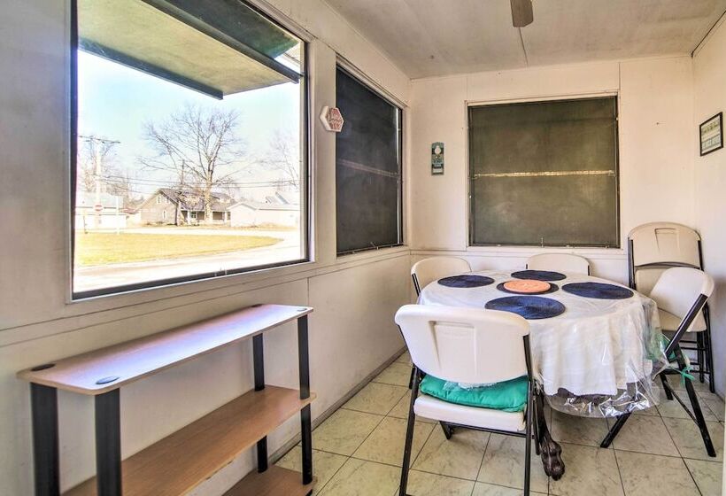 Charming Cottage W/ Yard < 1 Mi To Lake Erie!