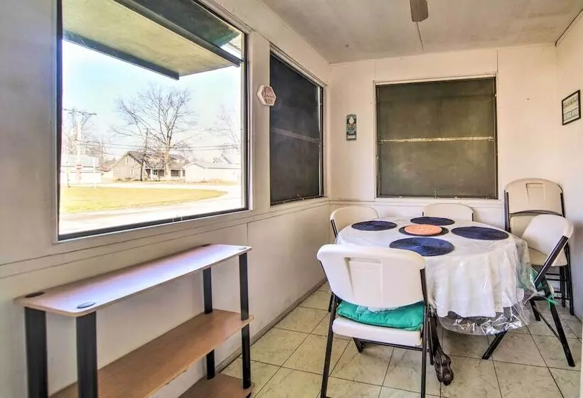 Charming Cottage W/ Yard < 1 Mi To Lake Erie!