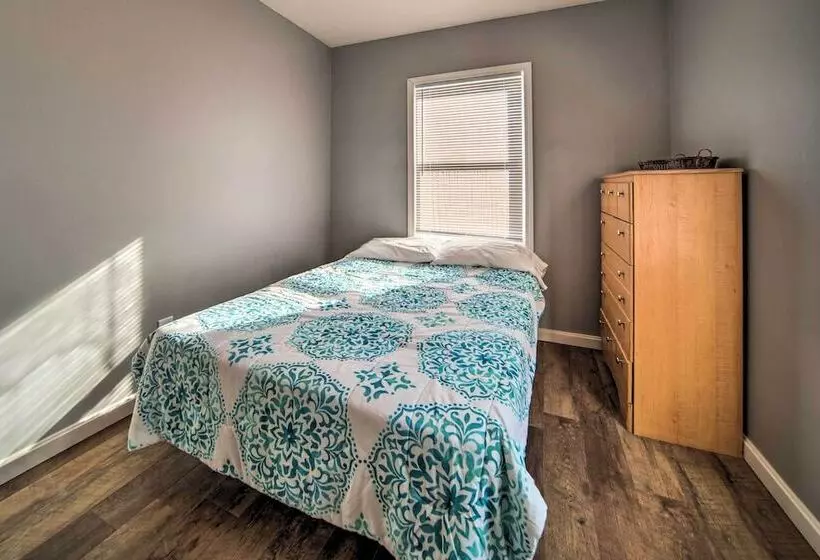 Charming Cottage W/ Yard < 1 Mi To Lake Erie!