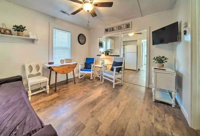 Charming Cottage W/ Yard < 1 Mi To Lake Erie!