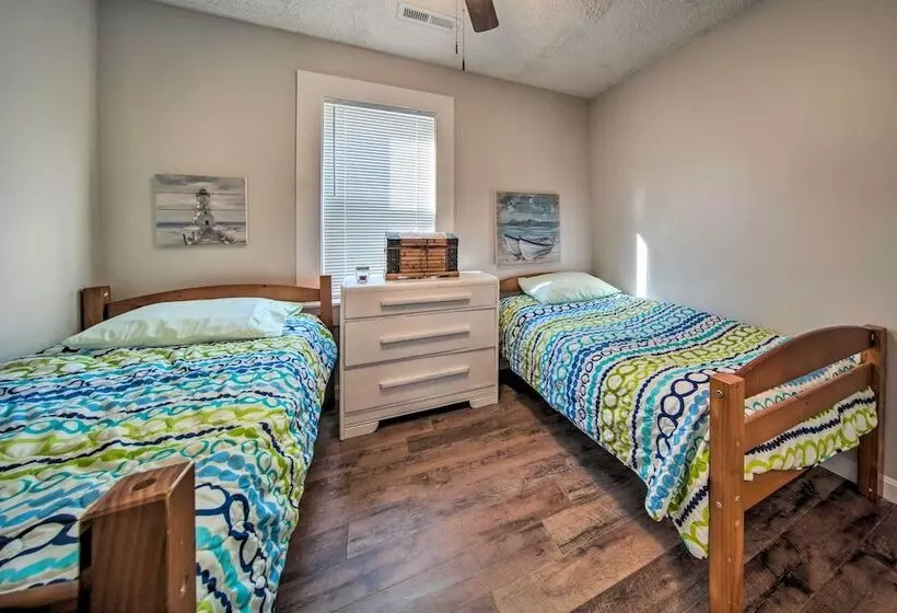 Charming Cottage W/ Yard < 1 Mi To Lake Erie!