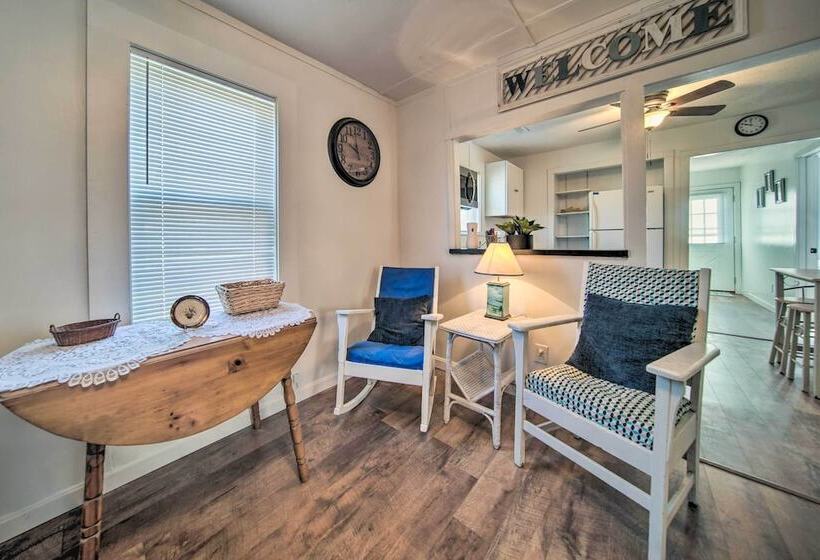 Charming Cottage W/ Yard < 1 Mi To Lake Erie!