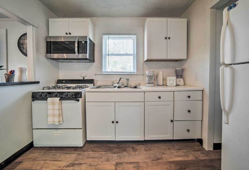 Charming Cottage W/ Yard < 1 Mi To Lake Erie!