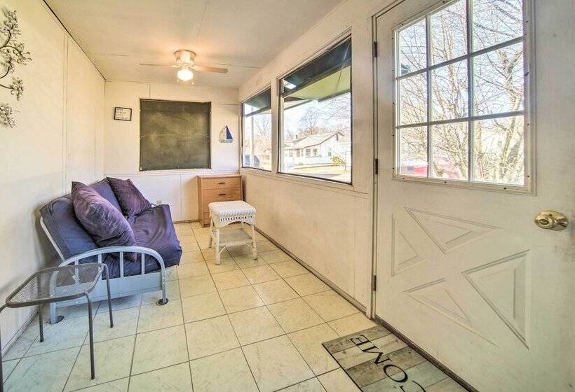 Charming Cottage W/ Yard < 1 Mi To Lake Erie!