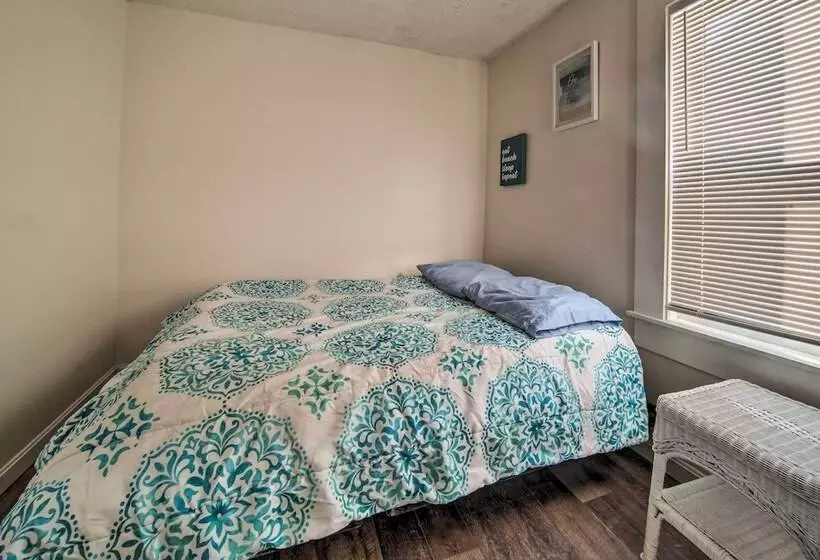 Charming Cottage W/ Yard < 1 Mi To Lake Erie!