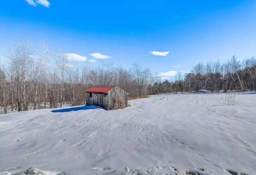 Charming Lovell Farmhouse   17 Acres W/ Mtn Views!