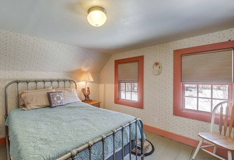 Charming Lovell Farmhouse   17 Acres W/ Mtn Views!