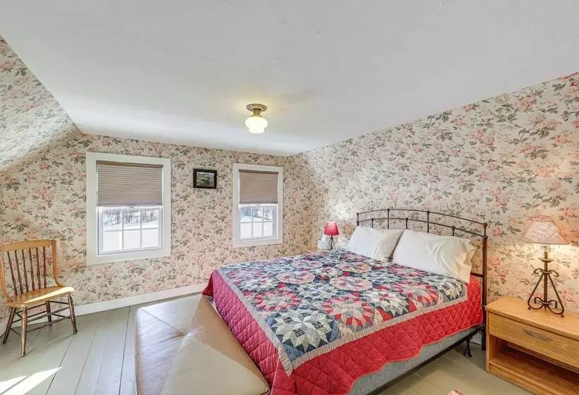 Charming Lovell Farmhouse   17 Acres W/ Mtn Views!