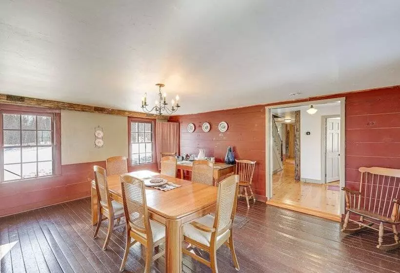 Charming Lovell Farmhouse   17 Acres W/ Mtn Views!