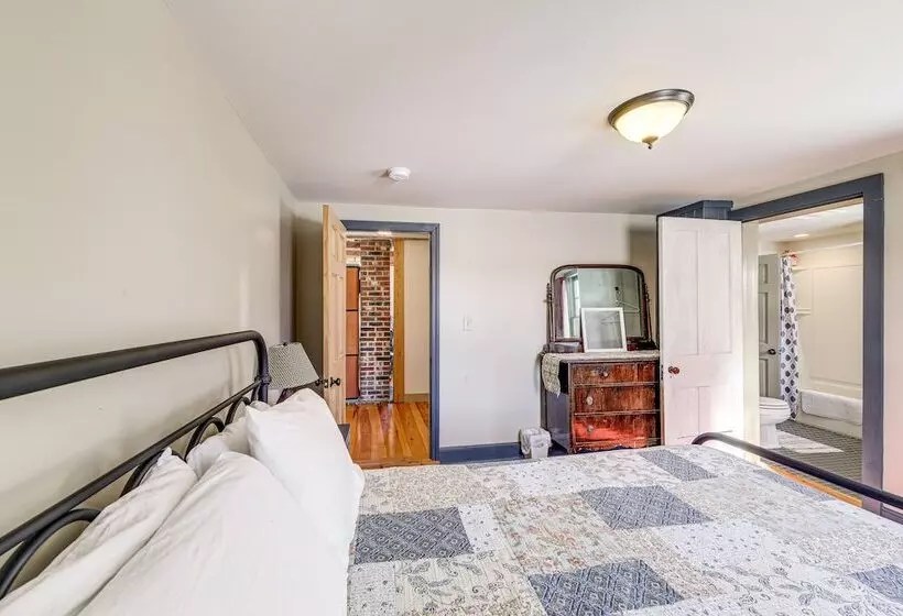 Charming Lovell Farmhouse   17 Acres W/ Mtn Views!