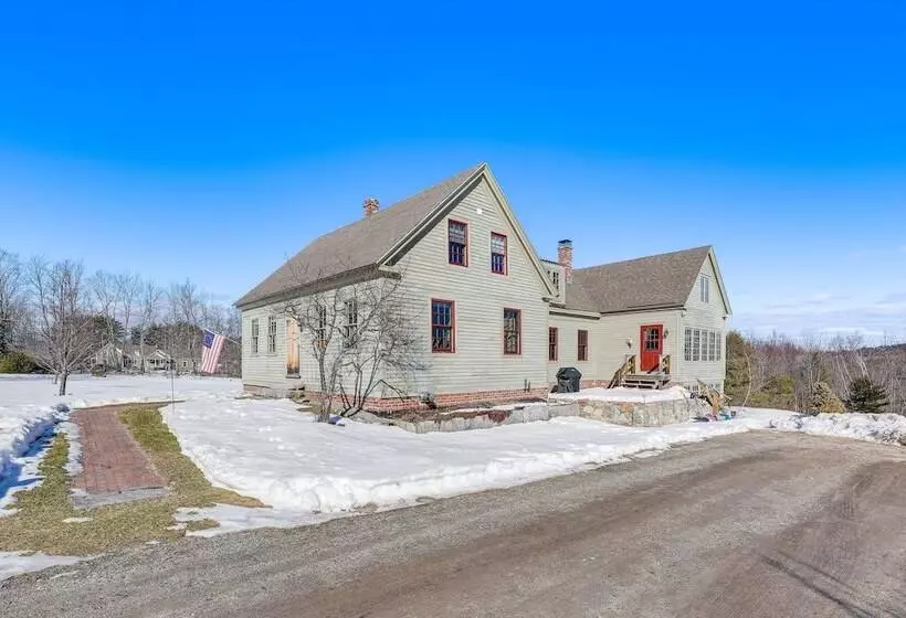 Charming Lovell Farmhouse   17 Acres W/ Mtn Views!