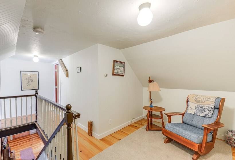 Charming Lovell Farmhouse   17 Acres W/ Mtn Views!