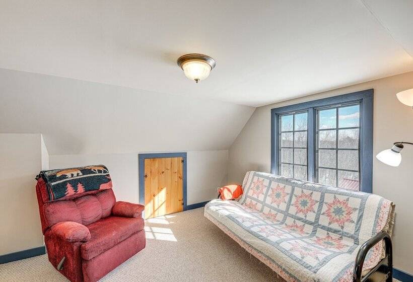 Charming Lovell Farmhouse   17 Acres W/ Mtn Views!