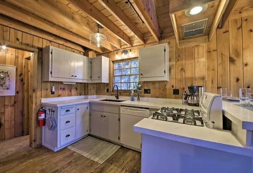 Chic Lake Arrowhead Cabin W/ Deck: 2 Mi To Village