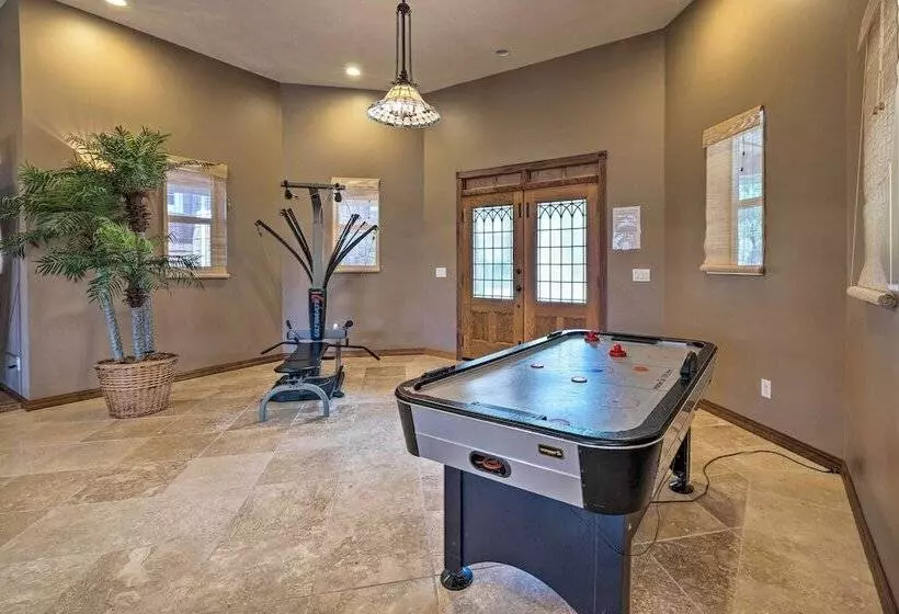 Coastal Oregon Retreat W/ Grill: 11 Mi To Astoria!