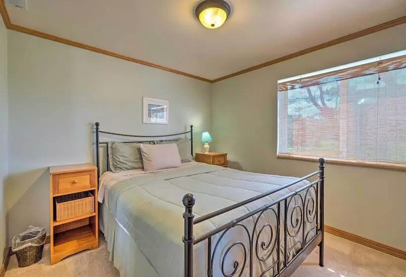 Coastal Oregon Retreat W/ Grill: 11 Mi To Astoria!