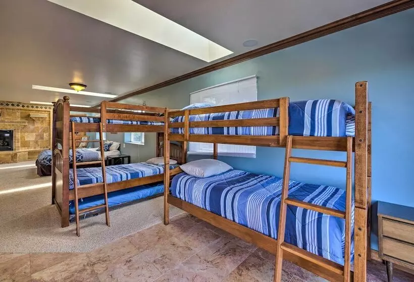 Coastal Oregon Retreat W/ Grill: 11 Mi To Astoria!