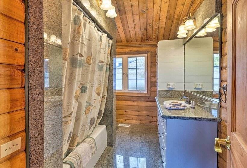 Coastal Oregon Retreat W/ Grill: 11 Mi To Astoria!