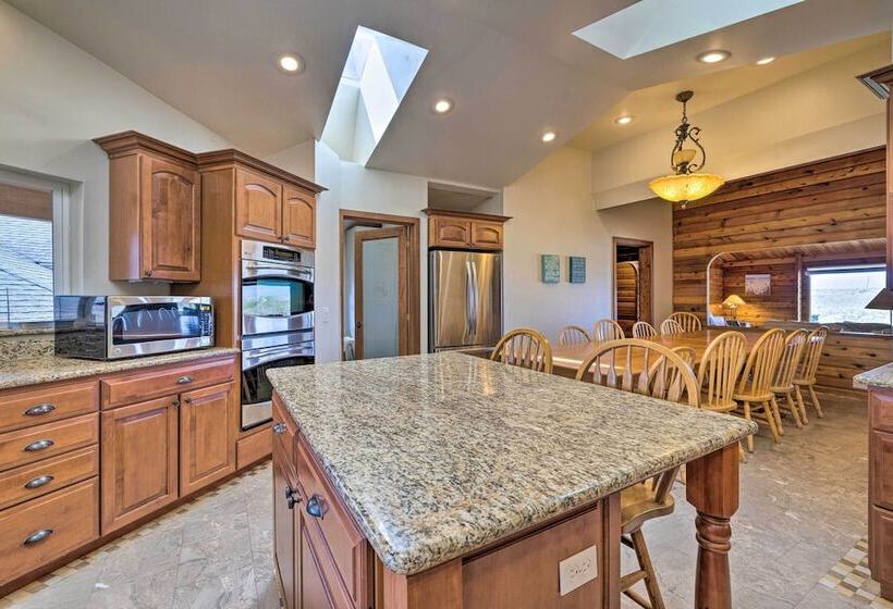 Coastal Oregon Retreat W/ Grill: 11 Mi To Astoria!