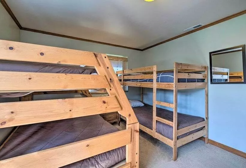 Coastal Oregon Retreat W/ Grill: 11 Mi To Astoria!