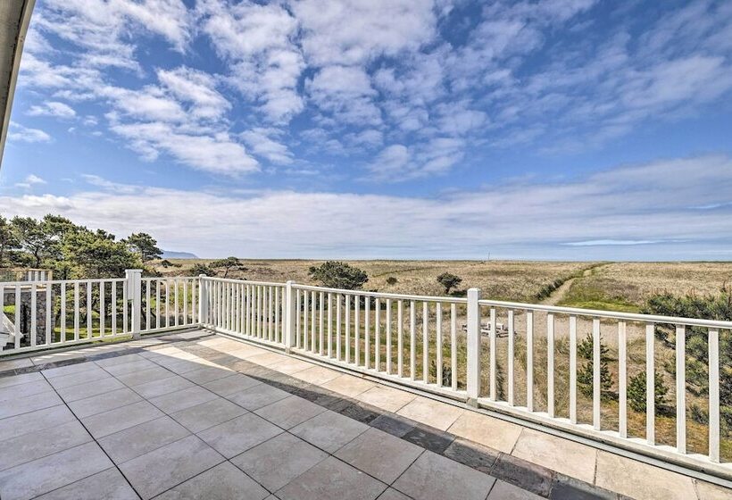 Coastal Oregon Retreat W/ Grill: 11 Mi To Astoria!