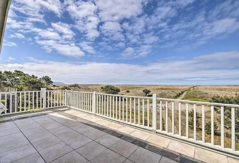 Coastal Oregon Retreat W/ Grill: 11 Mi To Astoria!