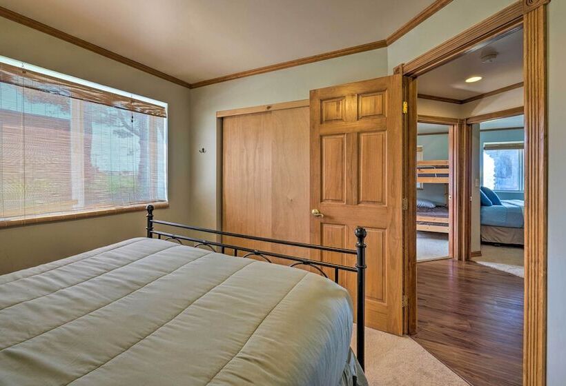 Coastal Oregon Retreat W/ Grill: 11 Mi To Astoria!