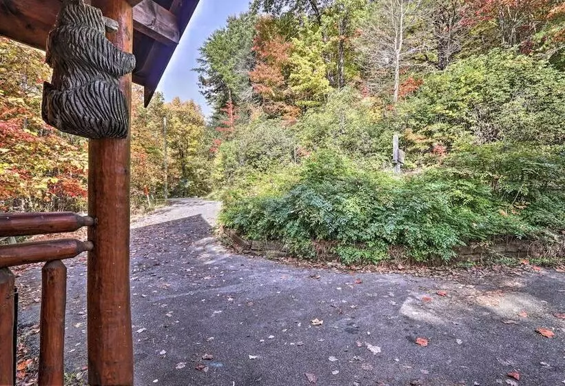 Smoky Mountain Log Cabin: 7 Mi To Gatlinburg!