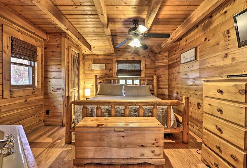 Smoky Mountain Log Cabin: 7 Mi To Gatlinburg!