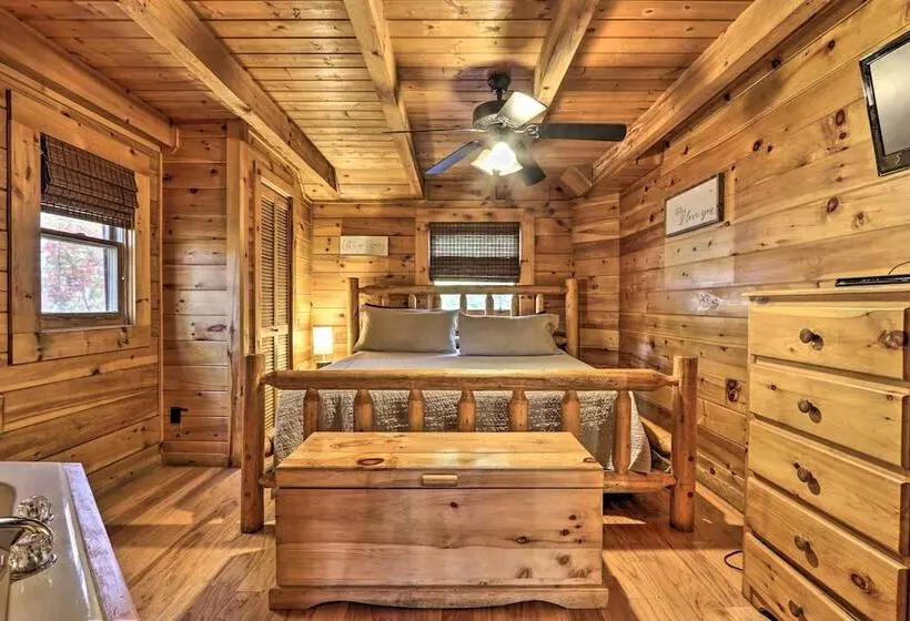 Smoky Mountain Log Cabin: 7 Mi To Gatlinburg!