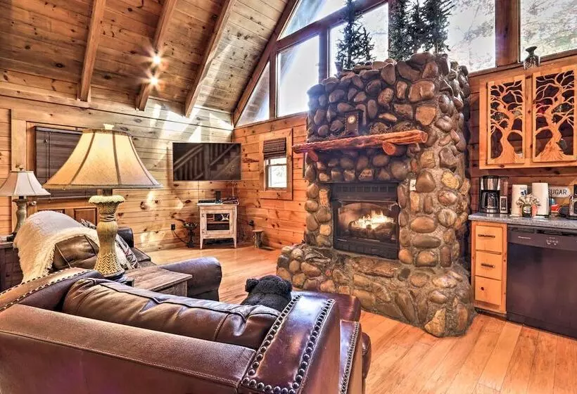 Smoky Mountain Log Cabin: 7 Mi To Gatlinburg!