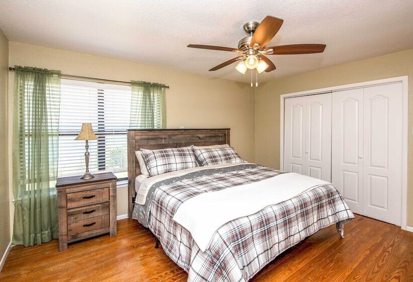 Del Rio Home W/ Lake Access & Boat Storage!