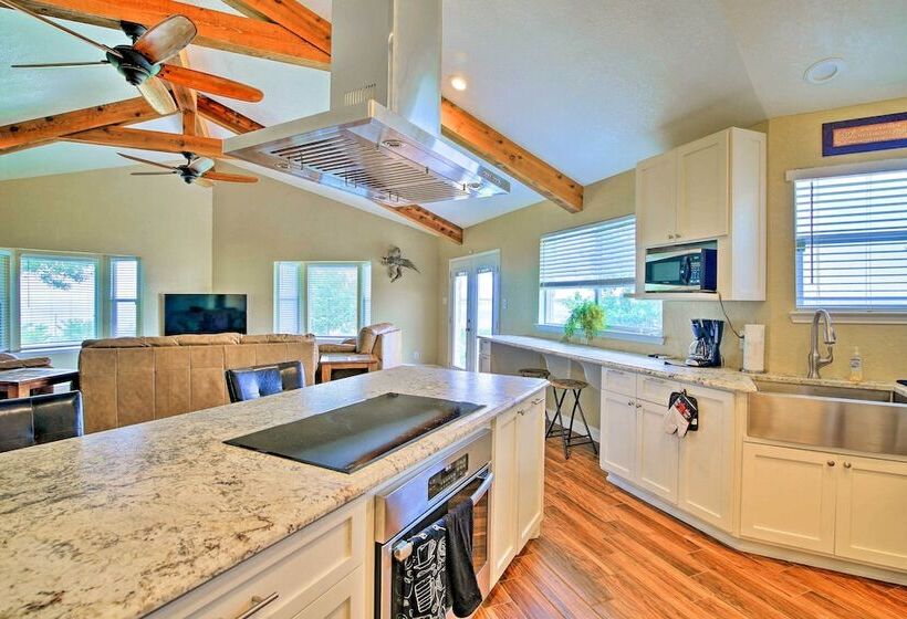 Del Rio Home W/ Lake Access & Boat Storage!