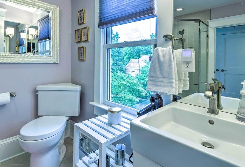 Elegant Raleigh Home W/ Porch, Walk Downtown!