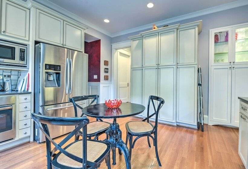 Elegant Raleigh Home W/ Porch, Walk Downtown!