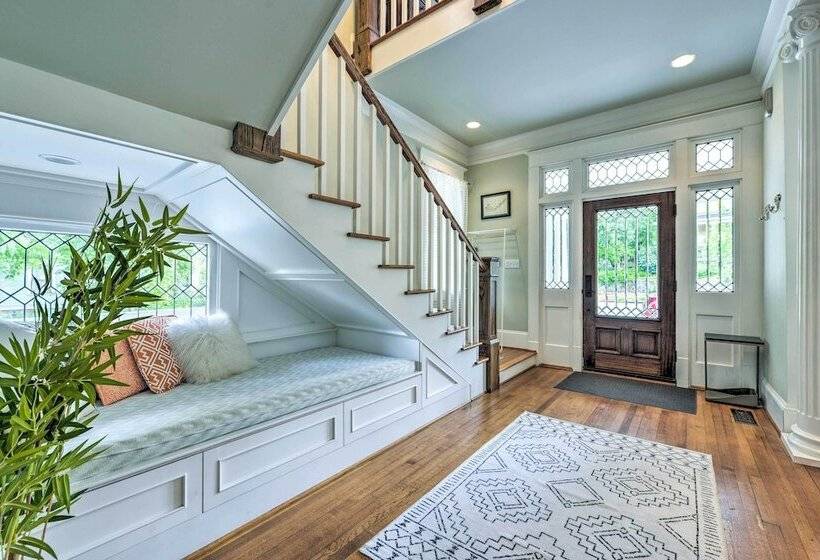 Elegant Raleigh Home W/ Porch, Walk Downtown!