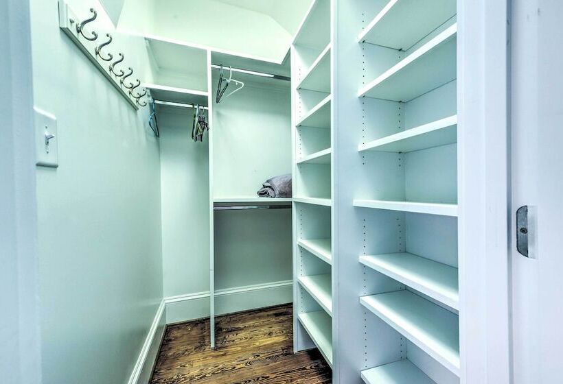 Elegant Raleigh Home W/ Porch, Walk Downtown!