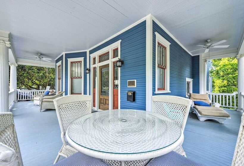 Elegant Raleigh Home W/ Porch, Walk Downtown!